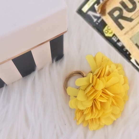 KATE SPADE • Date Night Flower Adjustable Ring - Picture 4 of 8